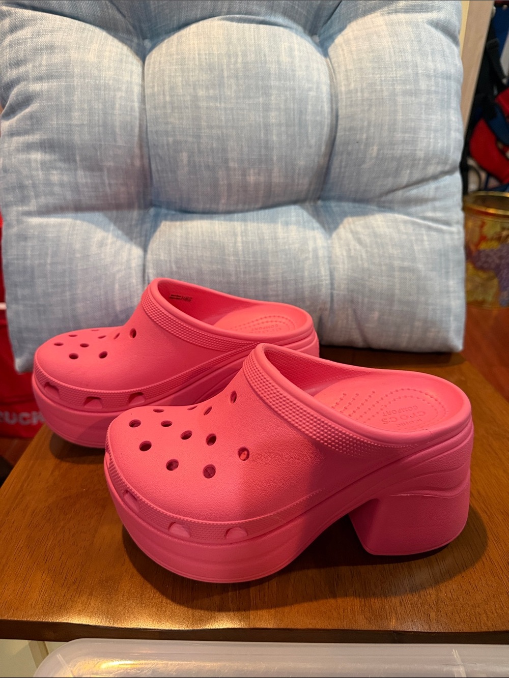 CROCS Platform Clogs in Coral Pink - Picture 2 of 7